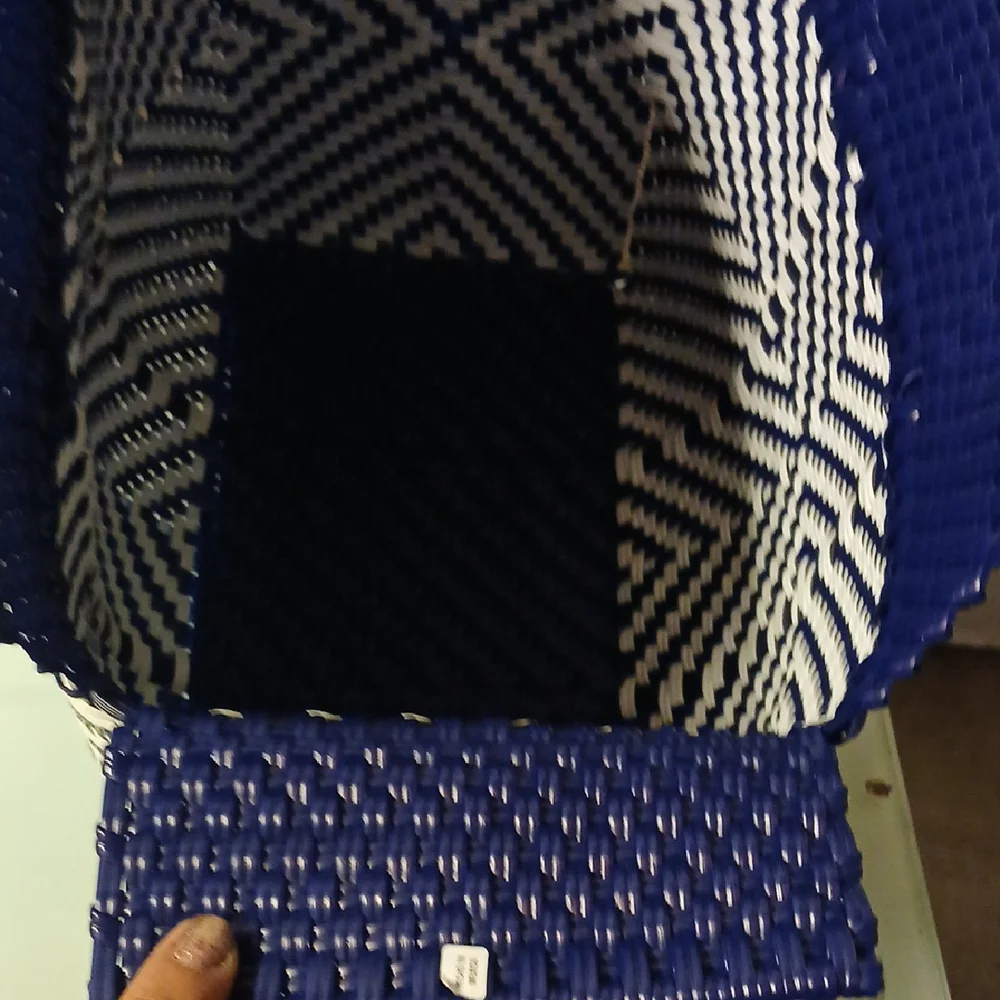 Elegant Navy and Cream Geometric Tote - Picture 5 of 10